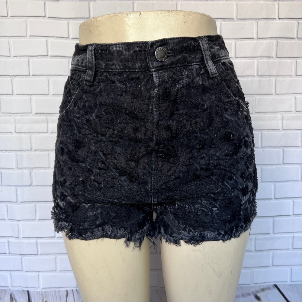 Free People High Rise Black Denim Cut Off Shorts Black Floral Lace Overlay Sz 27